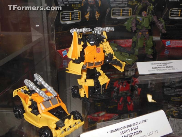 Sdcc 2012 Toys R Us Transformers Generations Asia Exclusive Sandstorm 1  (91 of 141)